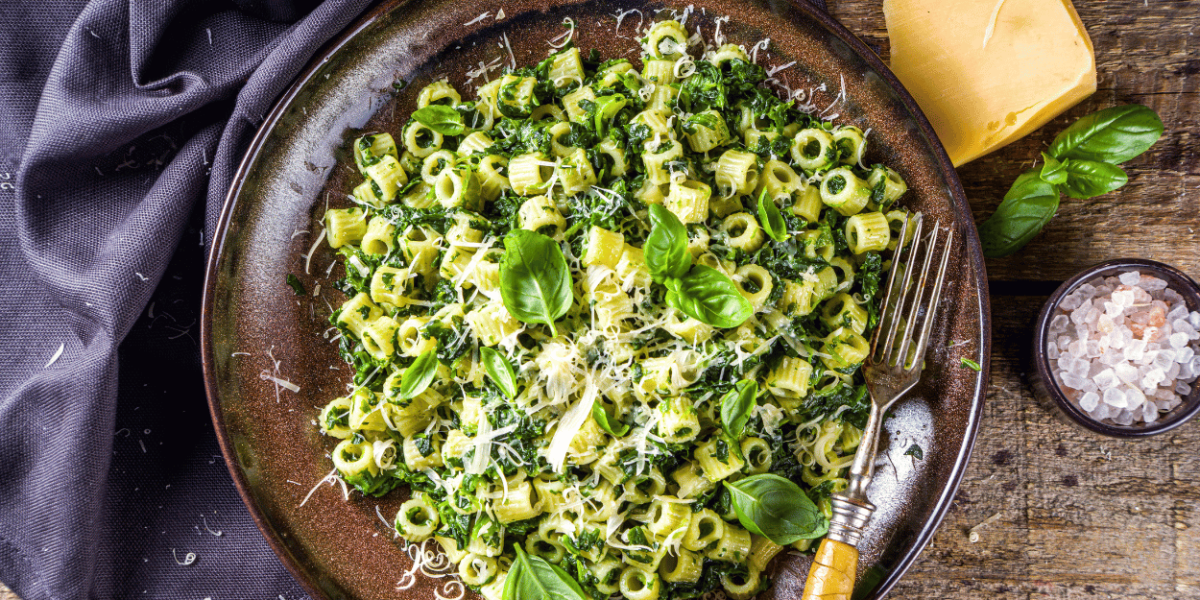 pasta with spinach and maybe peas