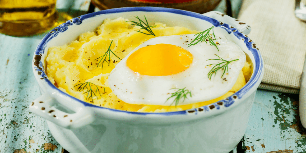 Eggs with mashed plaintain