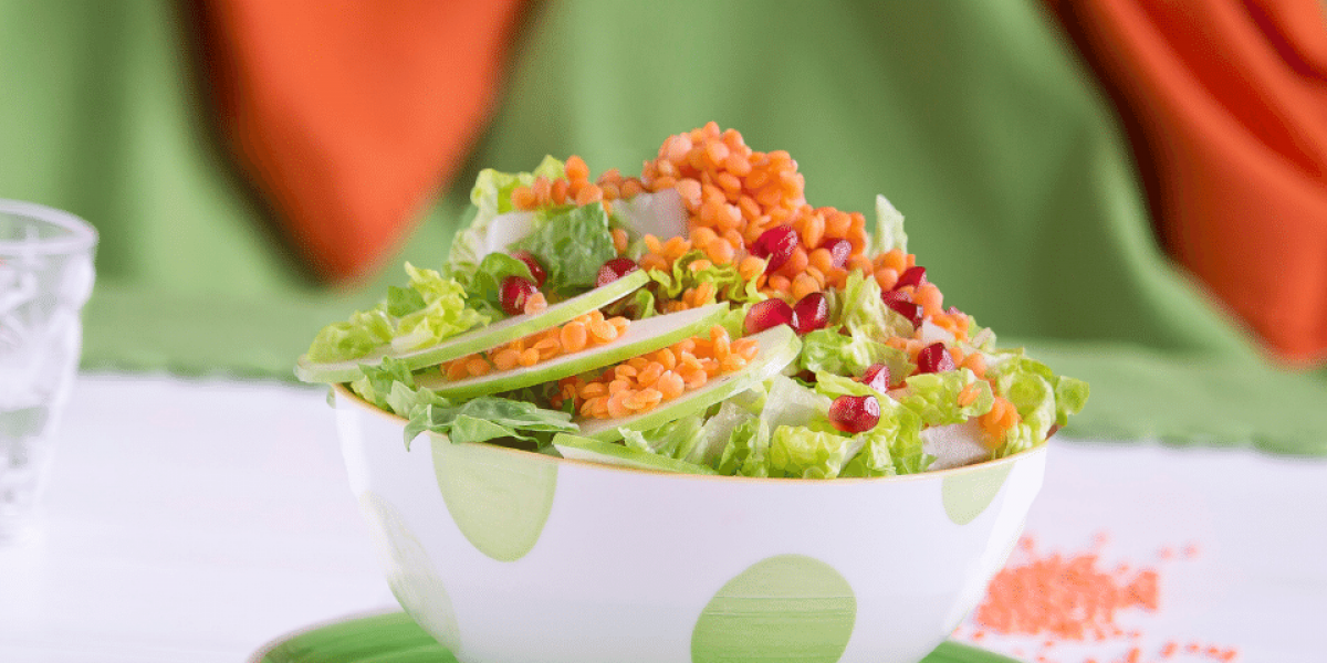 mixed greens with lentils and apples