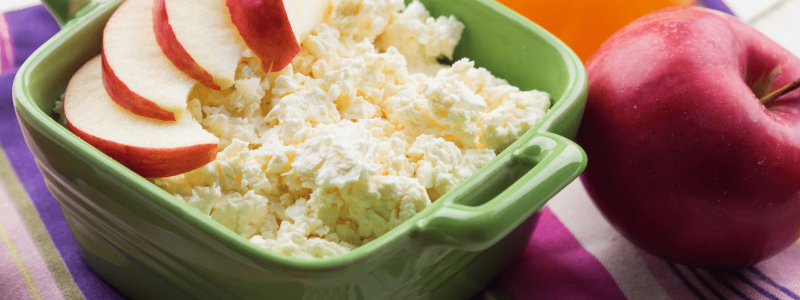 Cottage cheese with apples