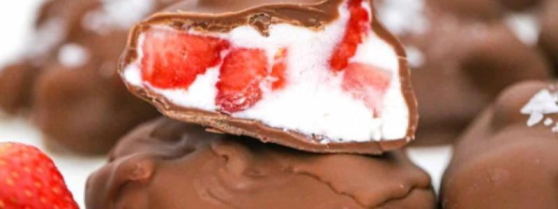 Chilled Berry Yogurt Clusters 