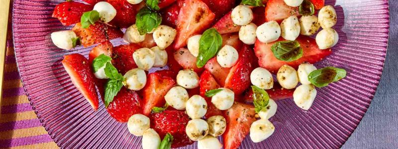 strawberry mozzarella basil balsamic