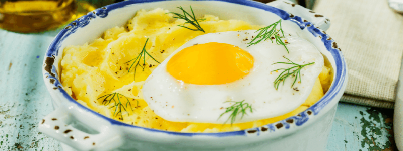 Eggs with mashed plaintain