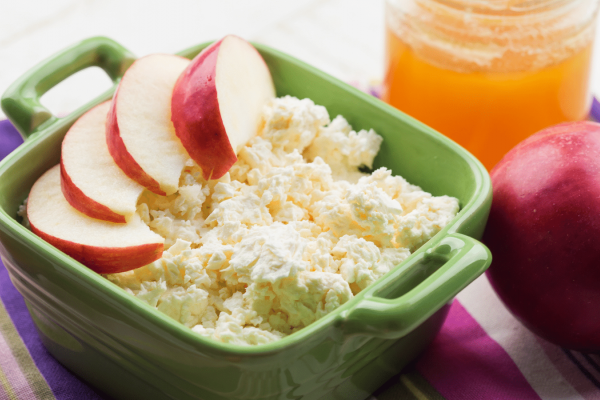 Cottage cheese with apples