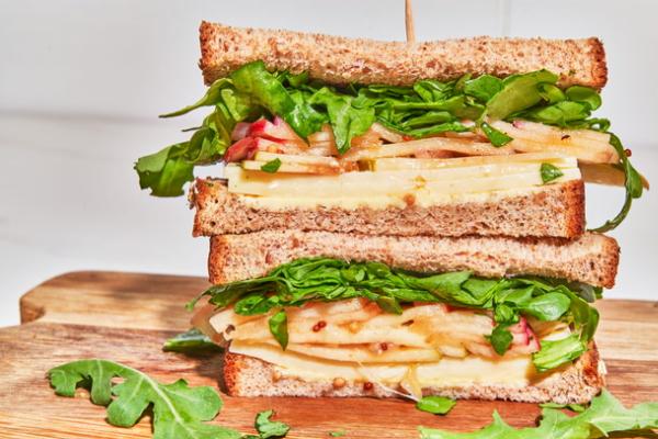 Apple and Cheddar cheese Sandwich