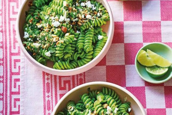 avocado fusilli pasta garlic spinach olive oil