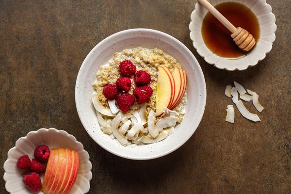 quinoa cinnamon milk berries