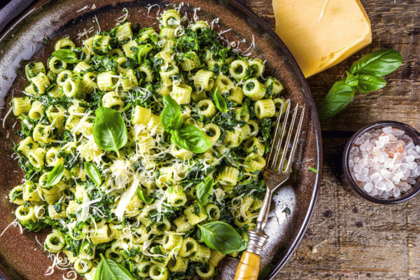 pasta with spinach and maybe peas