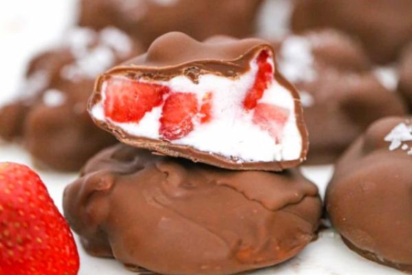 Chilled Berry Yogurt Clusters 