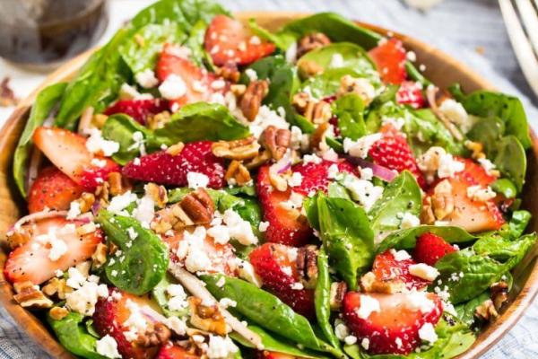 Summer Strawberry Spinach Salad 