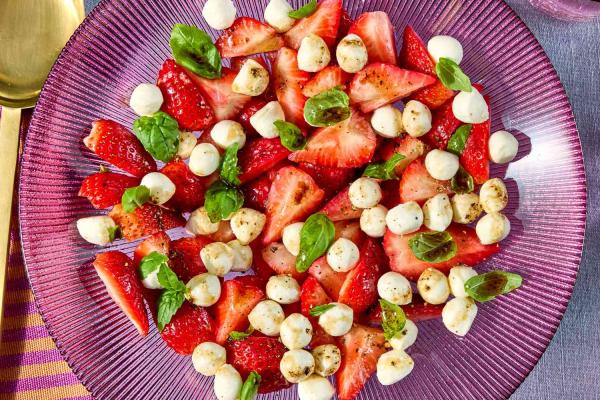 strawberry mozzarella basil balsamic