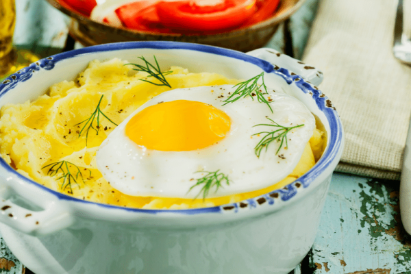 Eggs with mashed plaintain