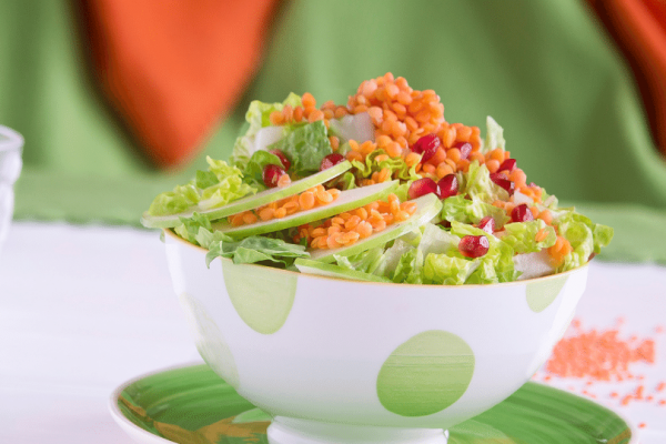 mixed greens with lentils and apples